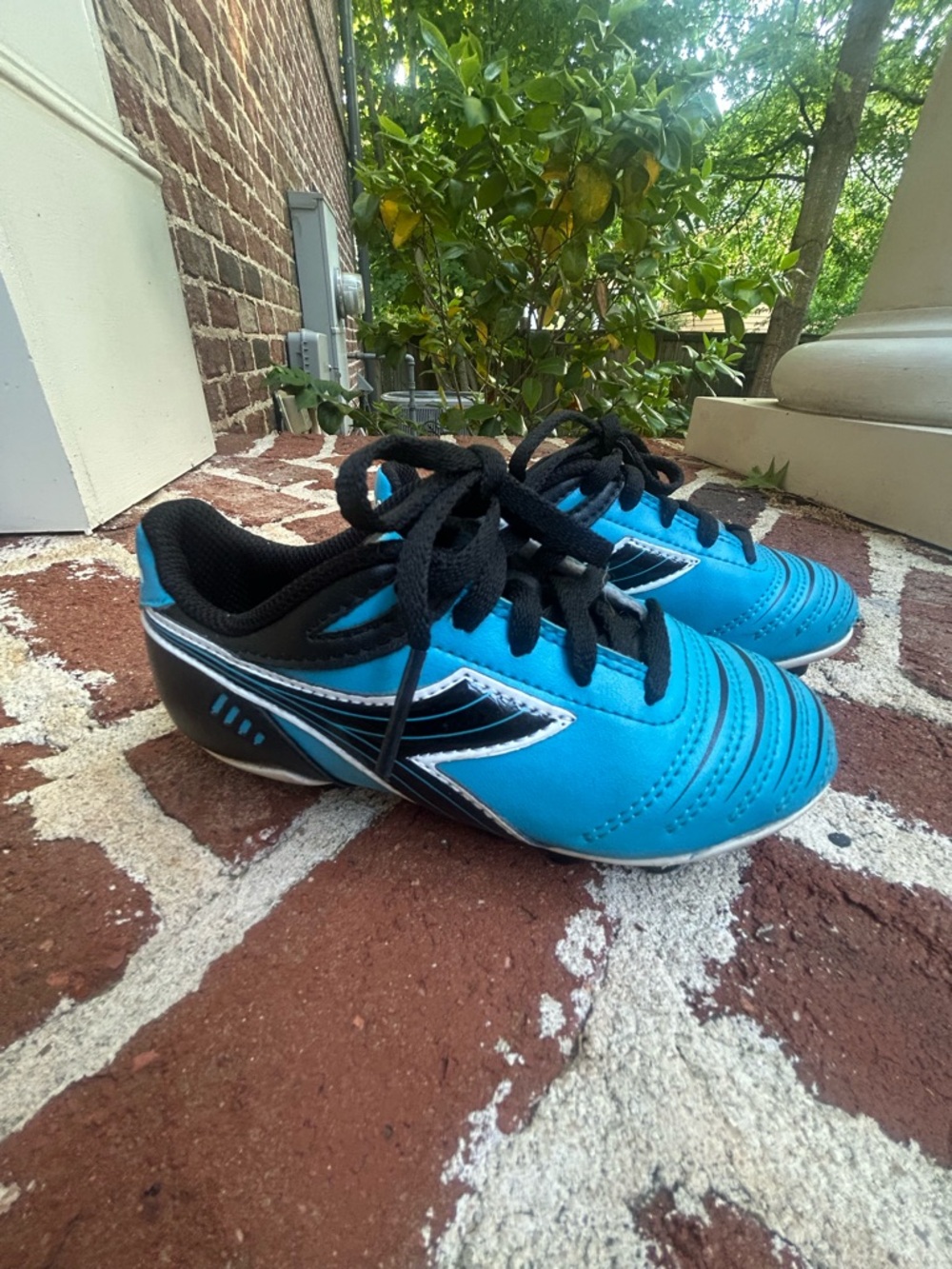 Diadora Kids Blue Soccer Cleats with Black Accents Worn Once Size 11.5